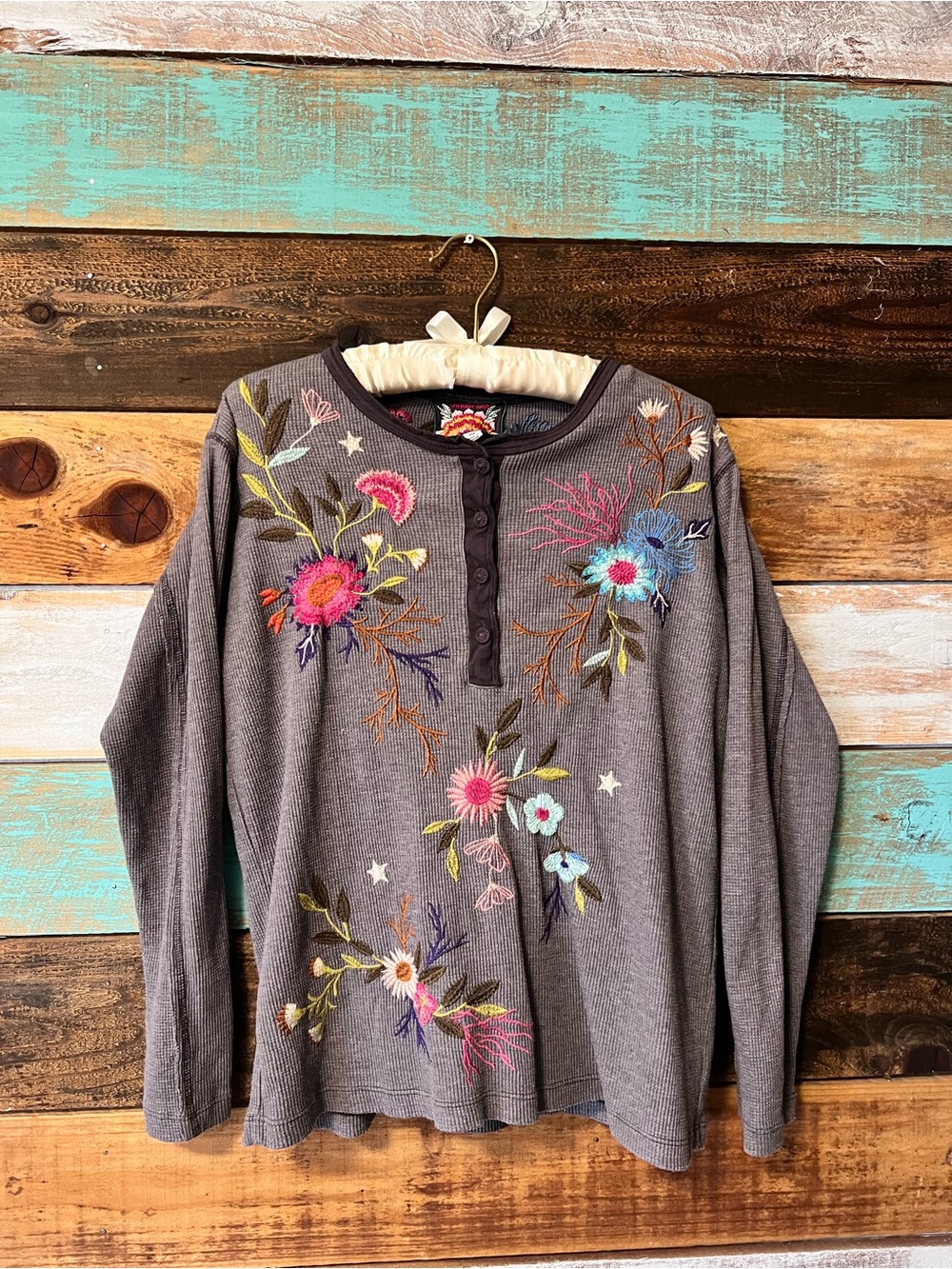 Johnny Was Gray Embroidered Floral Long-Sleeve Henley